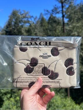 COACH Corner Zip Leather Wristlet With Cherry Print DCF05 NWT AUTHENTIC
